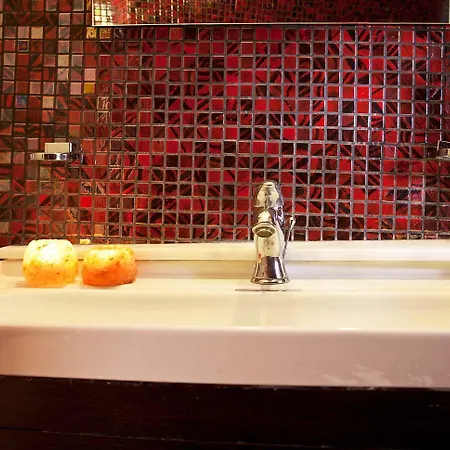 فندق أفيَنتو سويتس 3*